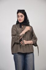 شومیز زنانه راويس رنگ قهوه ای تیره