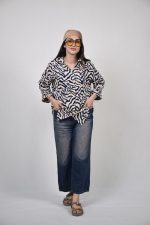 شومیز ویسکوز نخی ببری کد 057 رنگ کرم سورمه ای