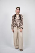 شومیز ایرین زنانه مدل عروسکی رنگ کرم قهوه ای تیره