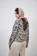 شومیز طرح ببری ویسکوز نخی رنگ کرم مشکی